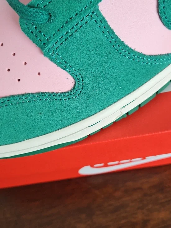 Nike Men's Pink and Green Low-Top Sneakers - Picture 7 of 10